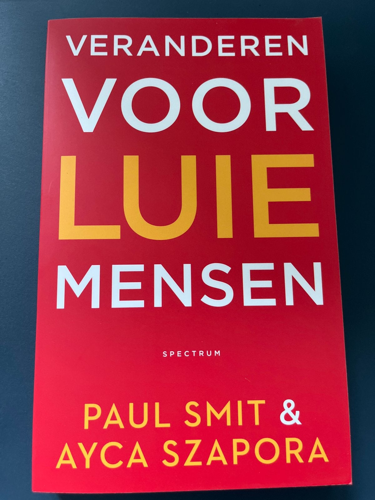 Veranderen voor Luie Mensen - Paul Smit & Ayca Szapora, Boeken, Ophalen of Verzenden, Zo goed als nieuw, Prisma of Spectrum, Nederlands