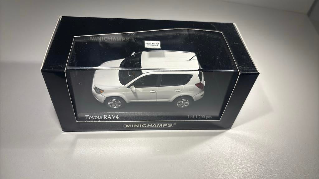 Toyota rav4 white minichamps 1.43, Auto, Ophalen of Verzenden, MiniChamps, A
