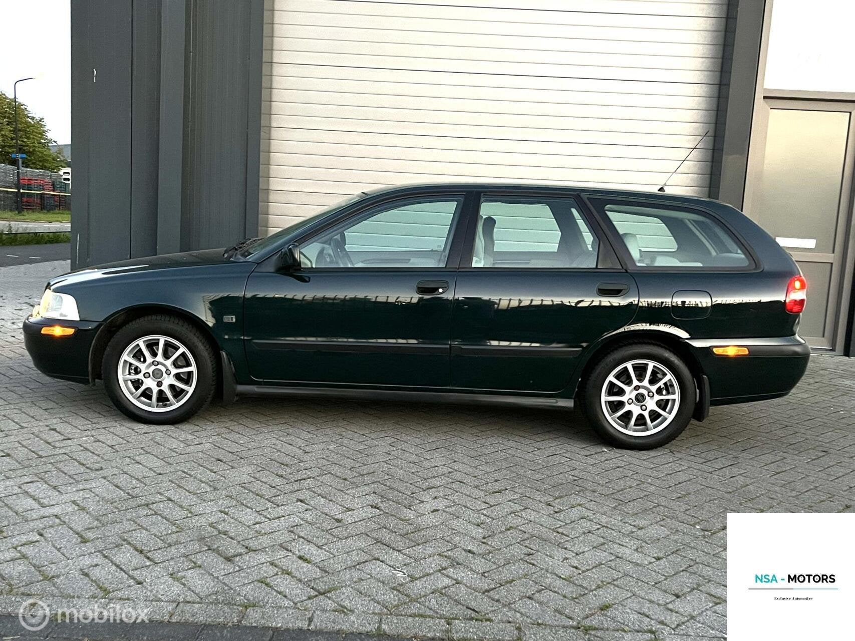 Volvo V40 2.0 T Dynamic|STLVRM|AIRC|CRUIS|, Gebruikt, 1948 cc, 4 cilinders, Origineel Nederlands