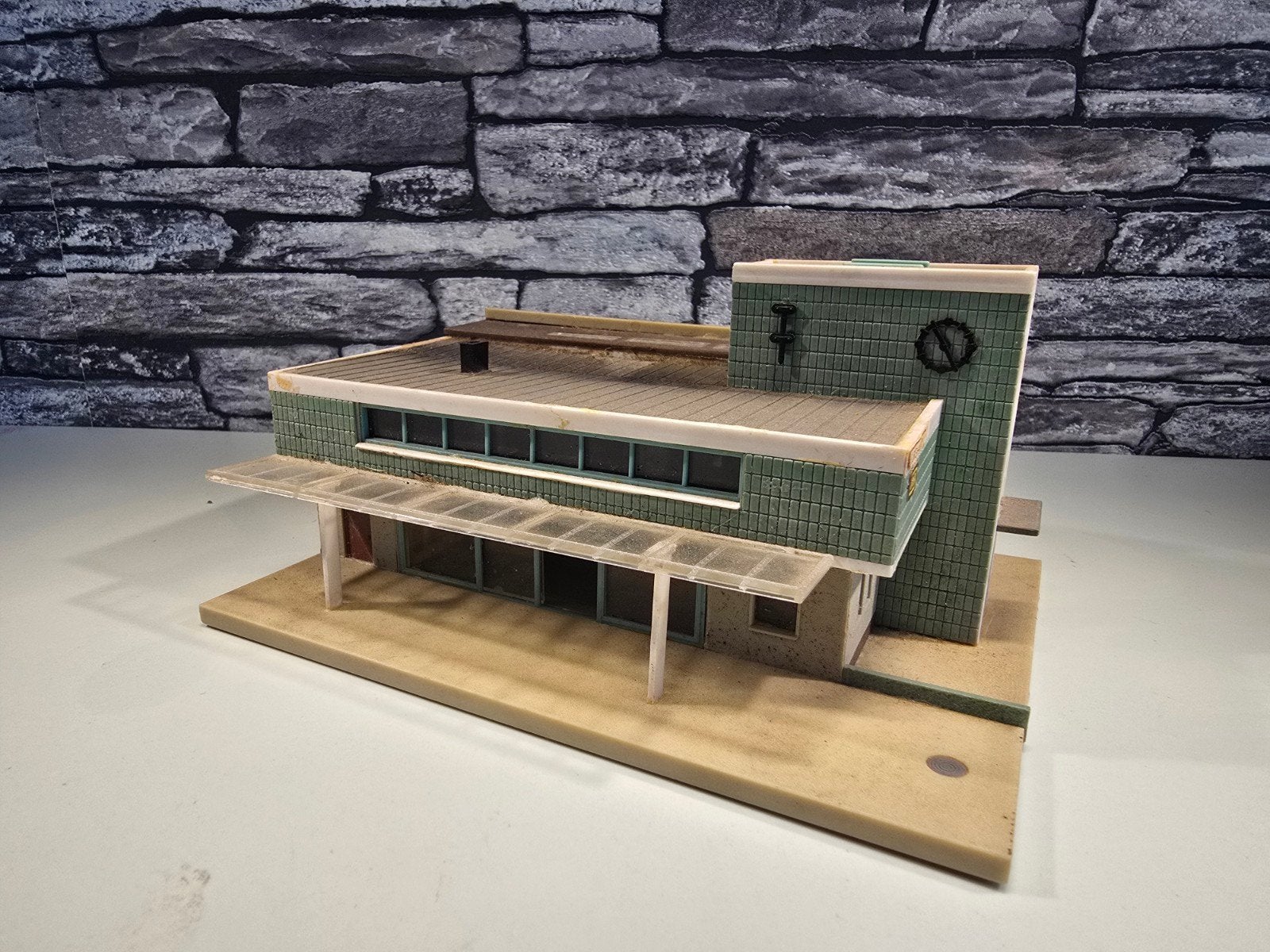 Station stationsgebouw bahnhof N spoor modeltrein 1:160, Overige merken, Gebruikt, Gelijkstroom of Wisselstroom, Brug, Tunnel of Gebouw
