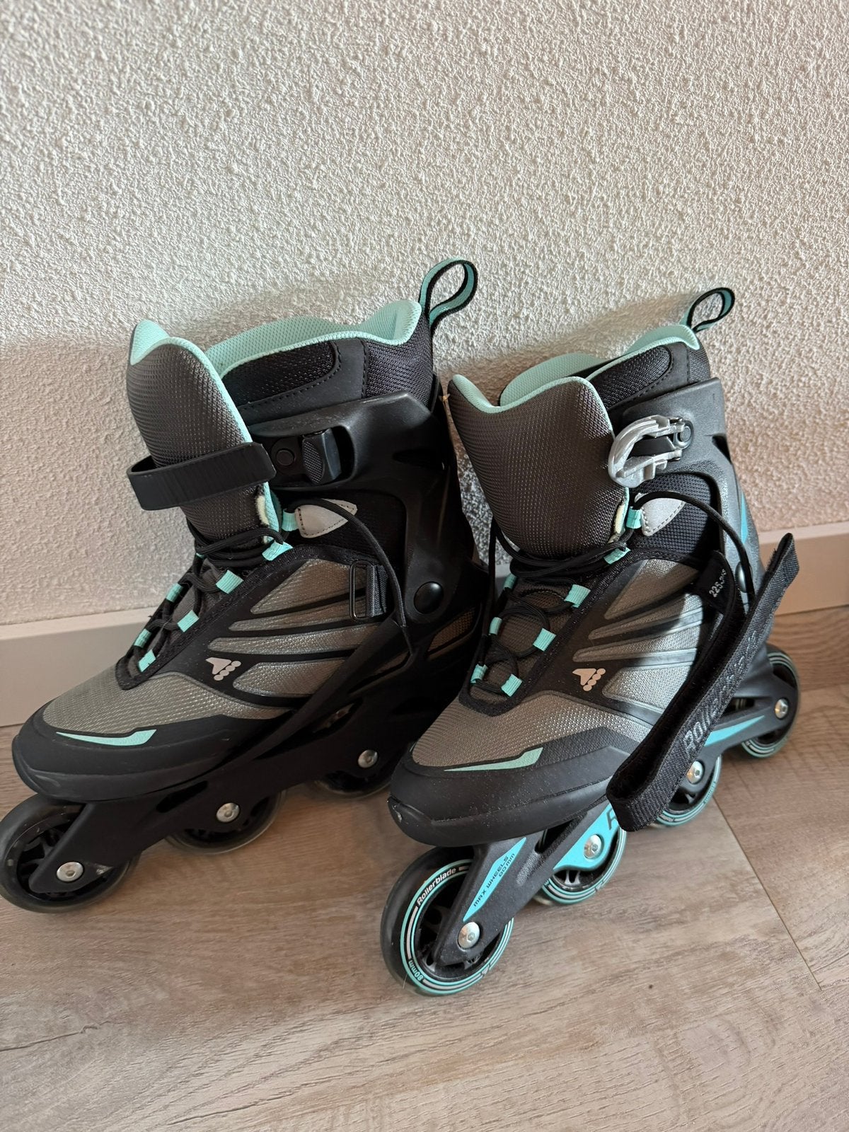 Rollerblade skeelers zwart/turquoise – zeer nette staat, Zo goed als nieuw, Inline skates 4 wielen, Dames, Ophalen