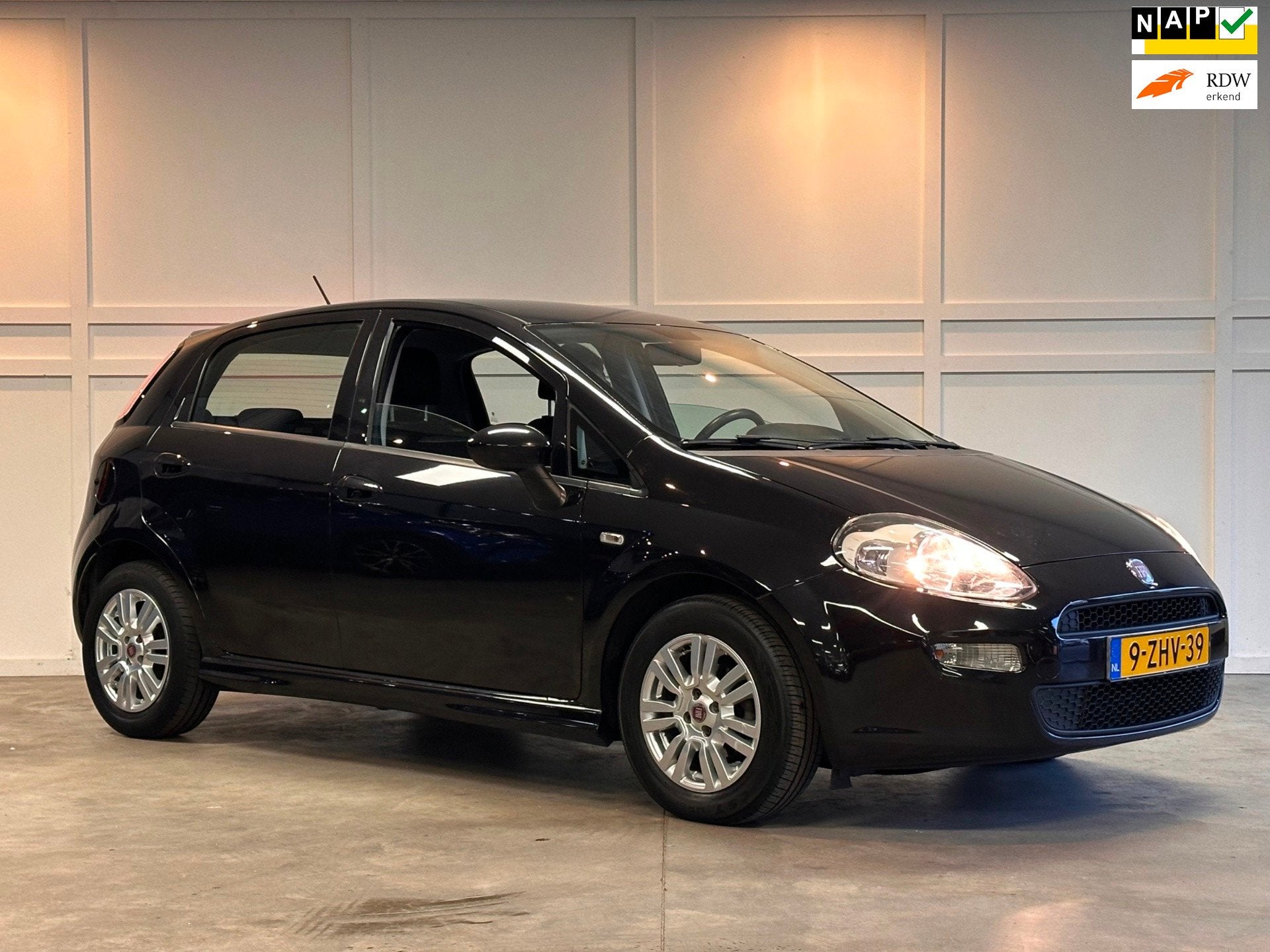 Fiat Punto Evo TwinAir Pop / 101 PK / 2015 / Airco / 5 Deurs, Voorwielaandrijving, Gebruikt, Euro 6, Origineel Nederlands