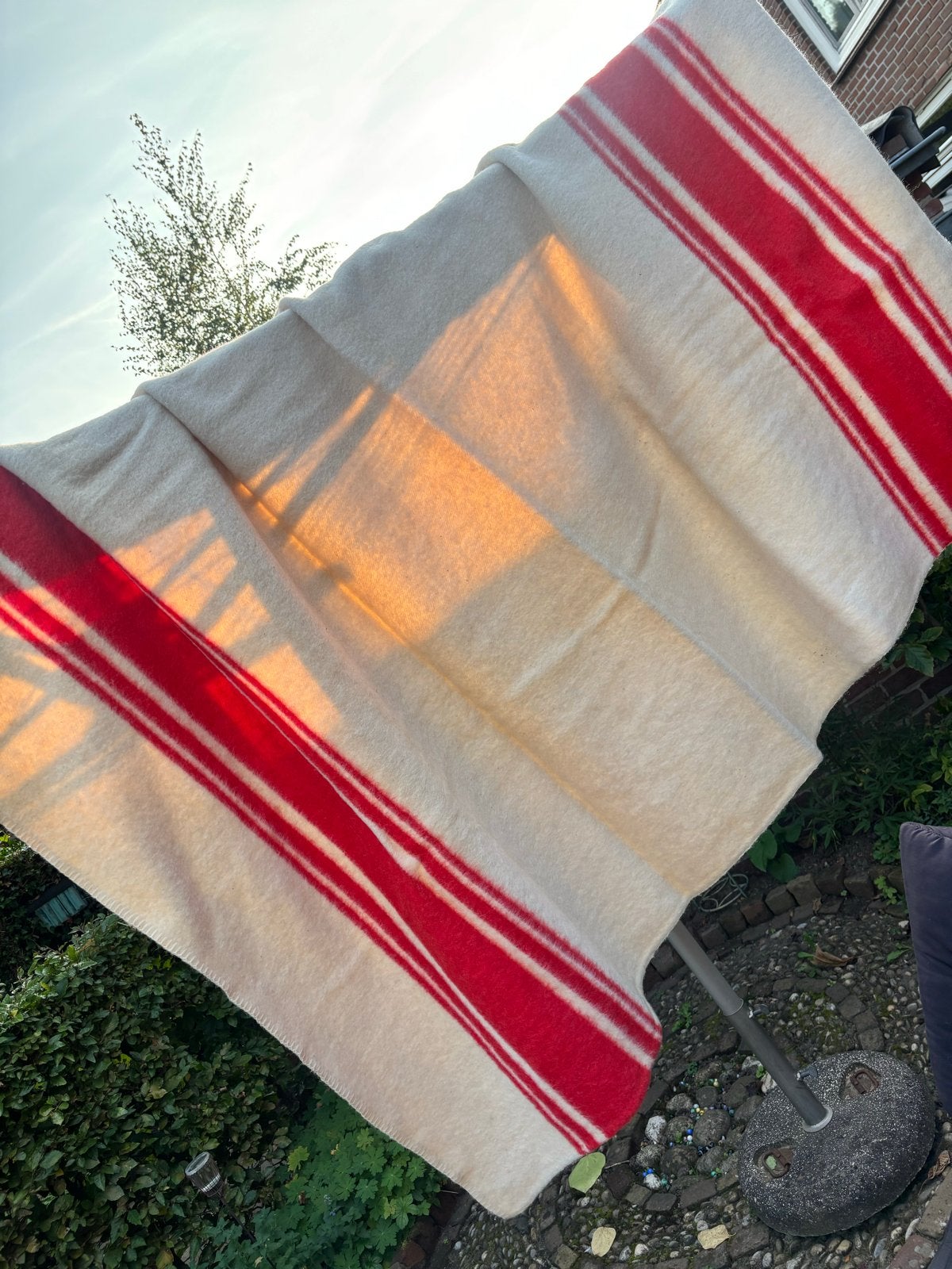 Vintage AaBe wollen deken - Rood/Wit gestreept, Ophalen of Verzenden, Zo goed als nieuw, Rood, Deken
