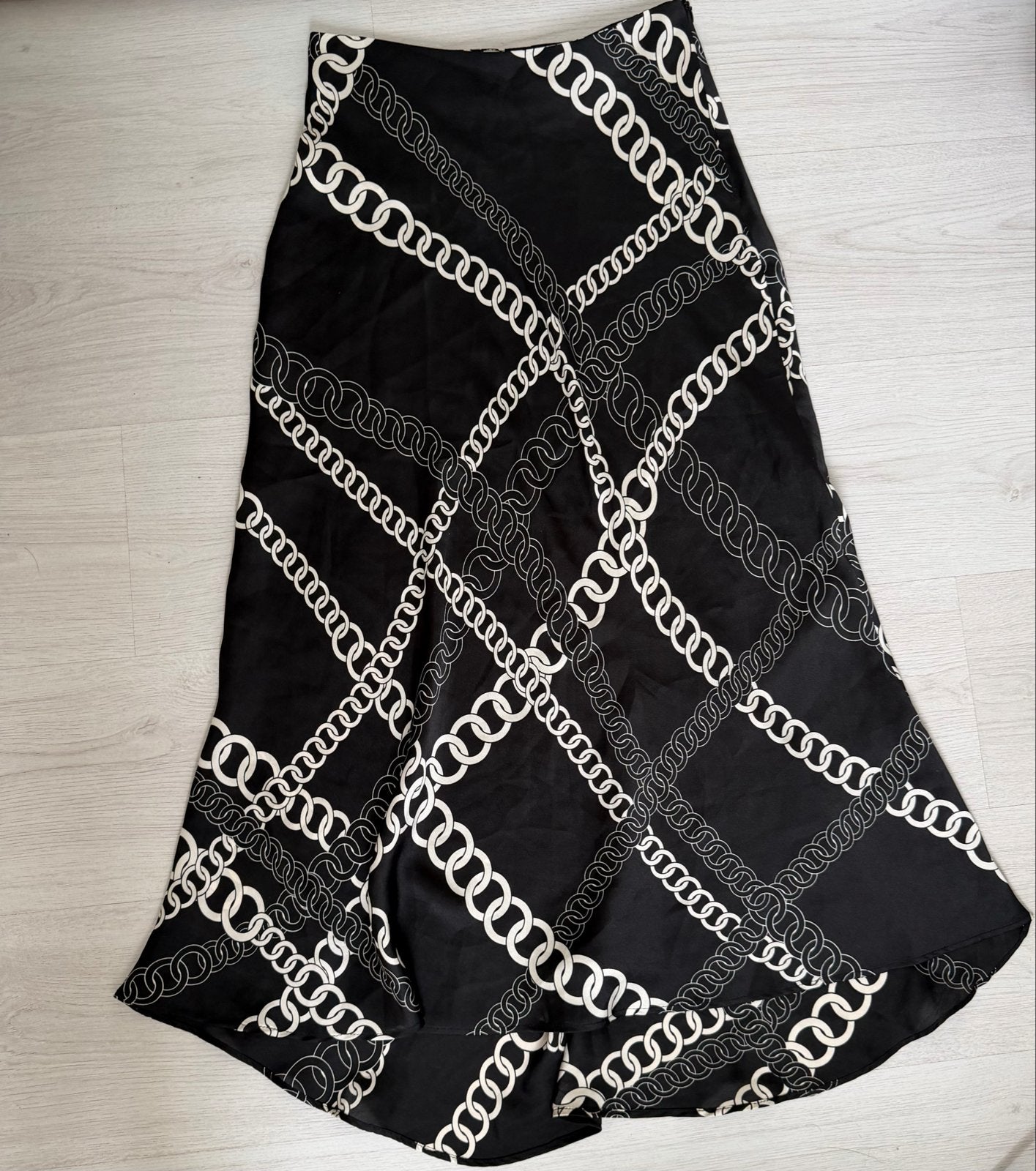 Zara satijnen rok met kettingprint - Maat S, Kleding | Dames, Zwart, Ophalen of Verzenden, Zo goed als nieuw, Maat 36 (S)