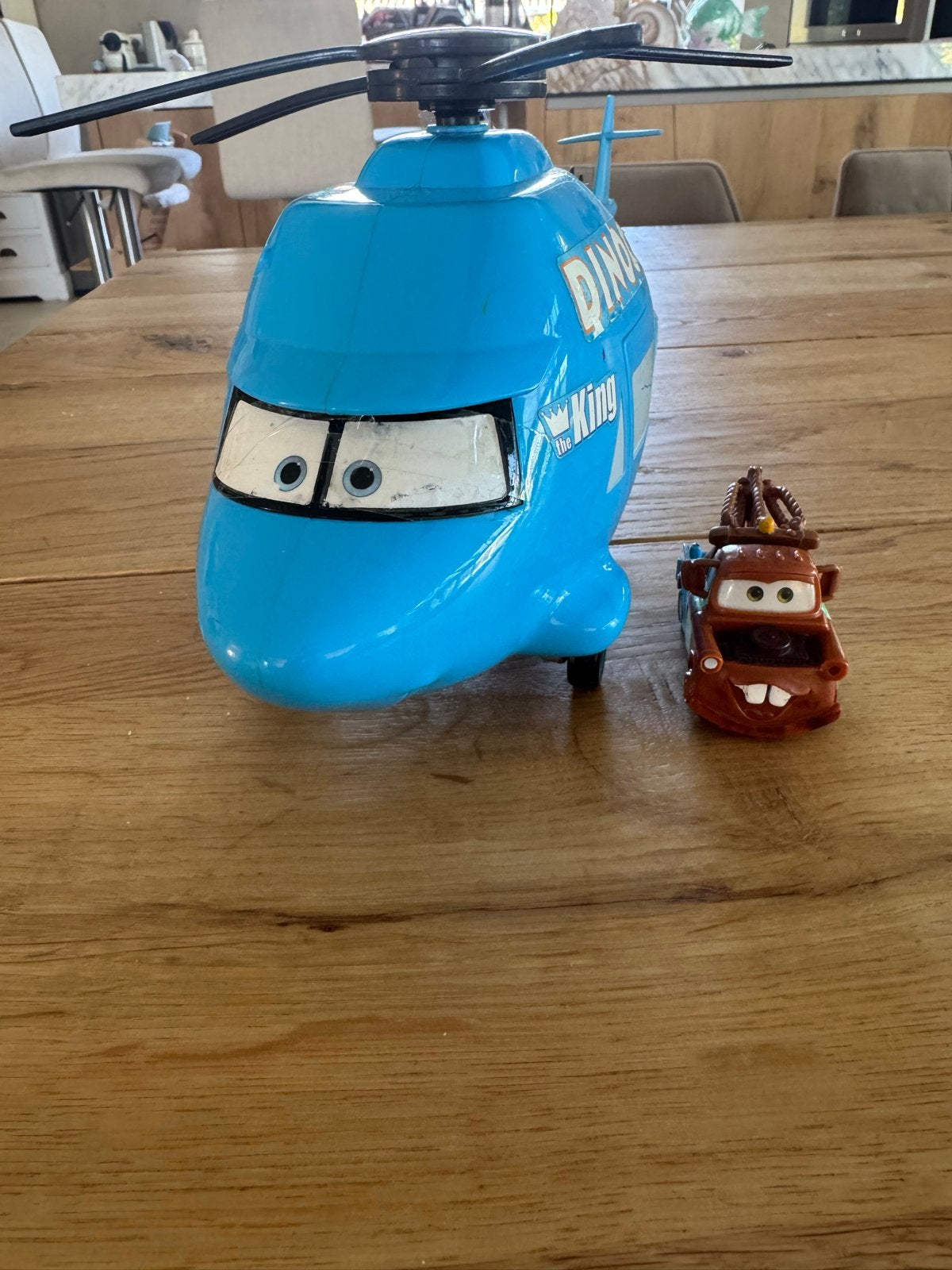 Cars Dinoco Helikopter met Takel (Mater) - Uniek Speelgoed, Ophalen of Verzenden, Gebruikt