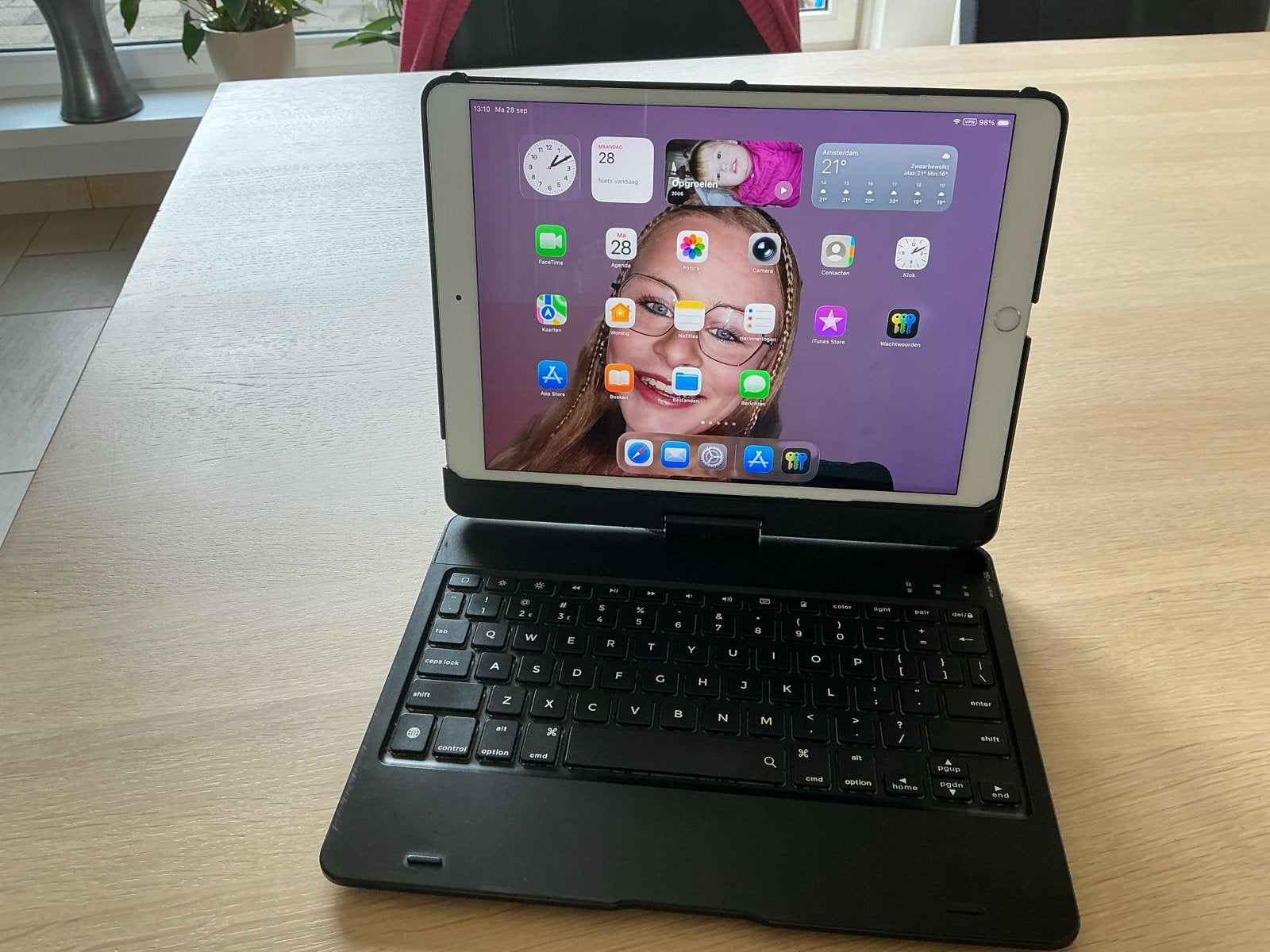 Apple iPad Air (3e generatie) 64GB Wi-Fi met toetsenbord, 10 inch, Apple iPad Air, Ophalen of Verzenden, Zo goed als nieuw