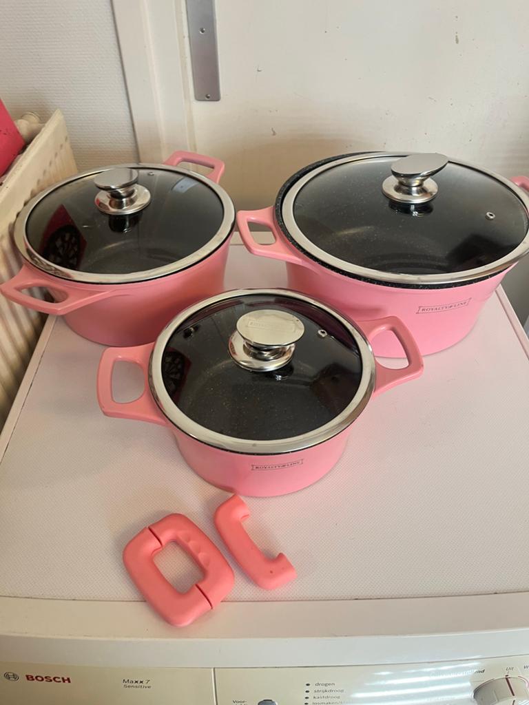Roze pannenset - Gebruikt, geschikt voor inductie, Huis en Inrichting, Keuken | Potten en Pannen, Ophalen, Gebruikt, Pannenset