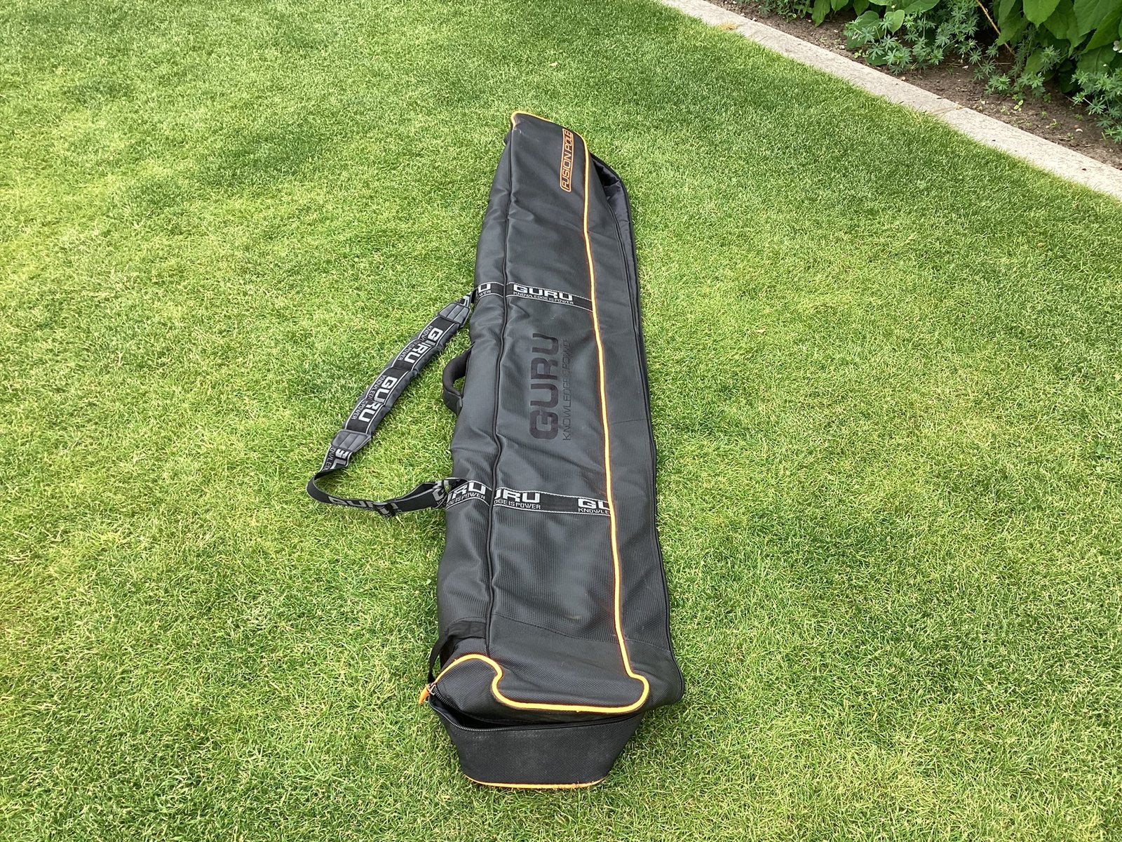 Te koop zo goed als nieuw Guru vaste hengel Foudraal, Watersport en Boten, Ophalen of Verzenden, Zo goed als nieuw, Vaste hengel