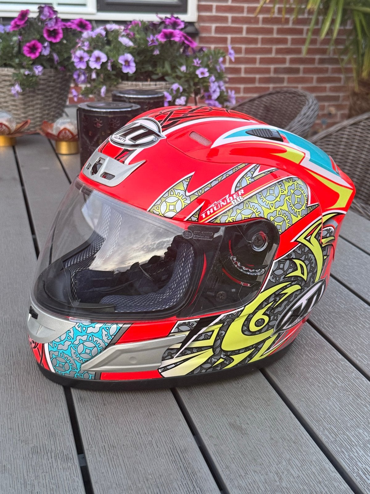 MT Helmets Thunder RR integraalhelm - Rood met tribal design, Motoren, Integraalhelm, Dames, Tweedehands, Ophalen