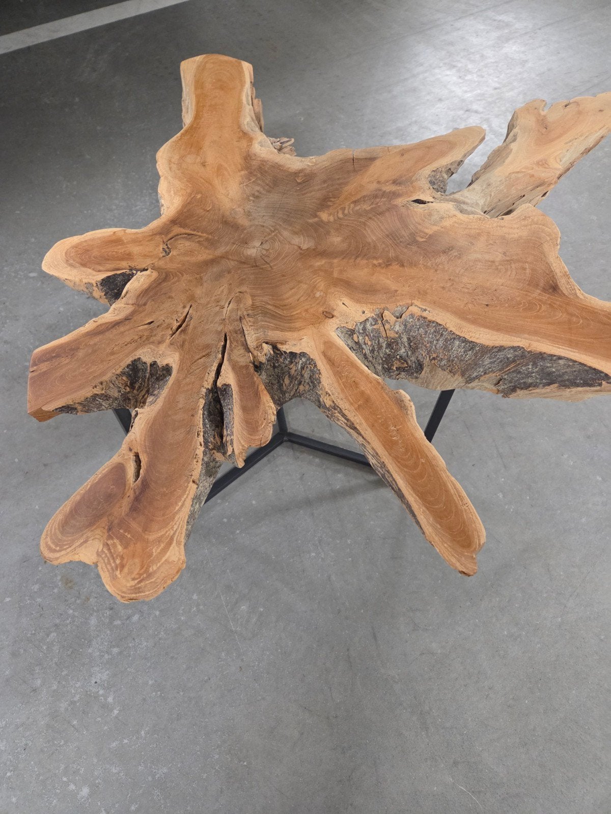 Leuk klein bijzettafeltje van hout, rond blad, Huis en Inrichting, Tafels | Bijzettafels, Ophalen of Verzenden, Rond, Minder dan 55 cm