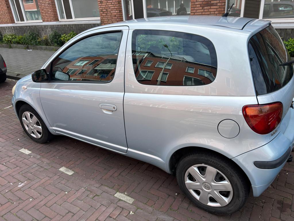 Toyota Yaris 1.3 16V Vvti 3DR Linea Terra 2005 Blauw, Voorwielaandrijving, 31 €/maand, 4 cilinders, Origineel Nederlands