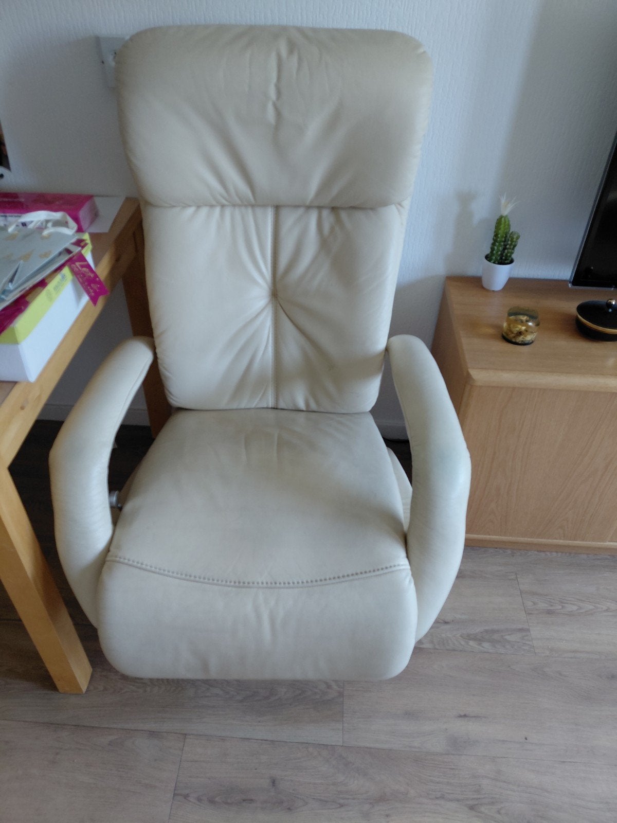 Mooie creme kleuren leren relax fauteuil, Ophalen, Zo goed als nieuw, Leer, 50 tot 75 cm