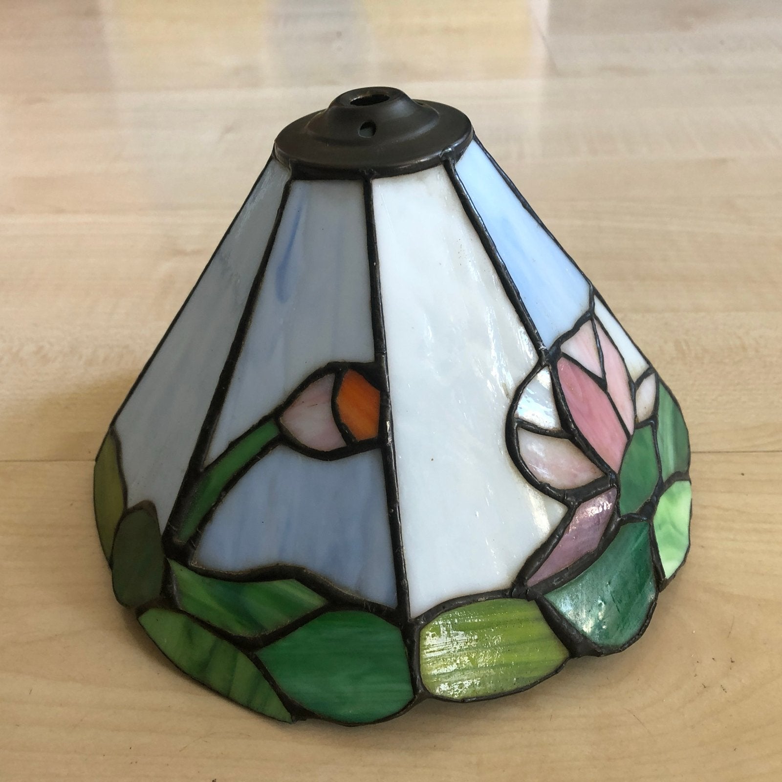 Tiffany lampenkapje met bloemmotief, Gebruikt, Rond, Ophalen of Verzenden, Glas