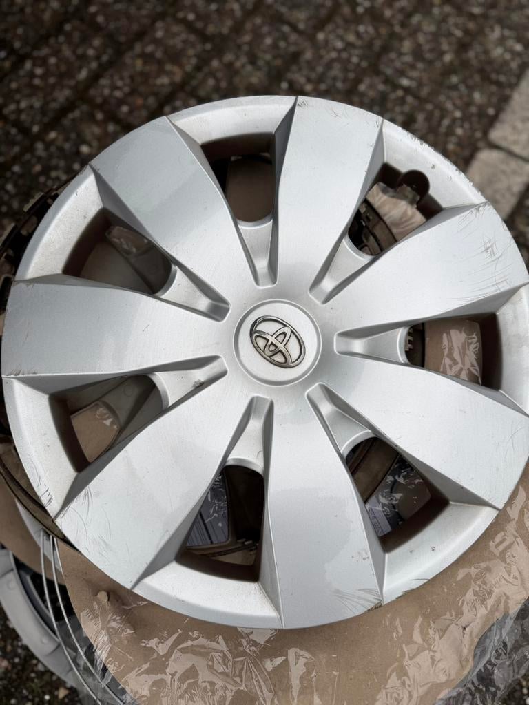 Toyota wieldoppen set (4 stuks) – origineel – goede staat, Ophalen of Verzenden, Zo goed als nieuw