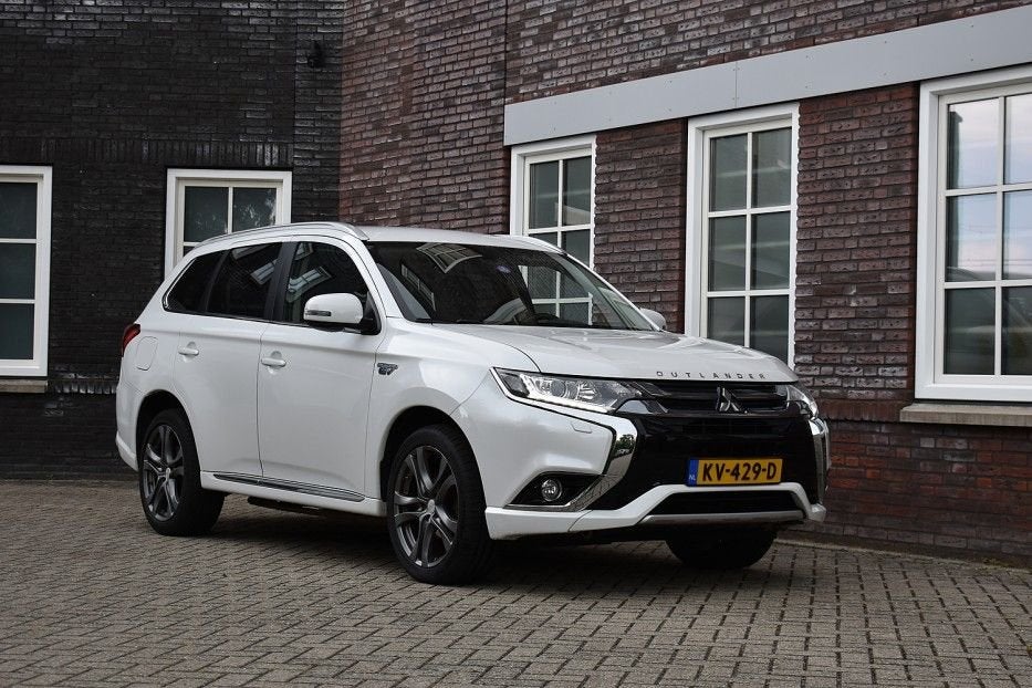 Mitsubishi Outlander 2.0 PHEV Business Edition Wij zijn op a, Outlander, Zwart, 4 cilinders, 1820 kg