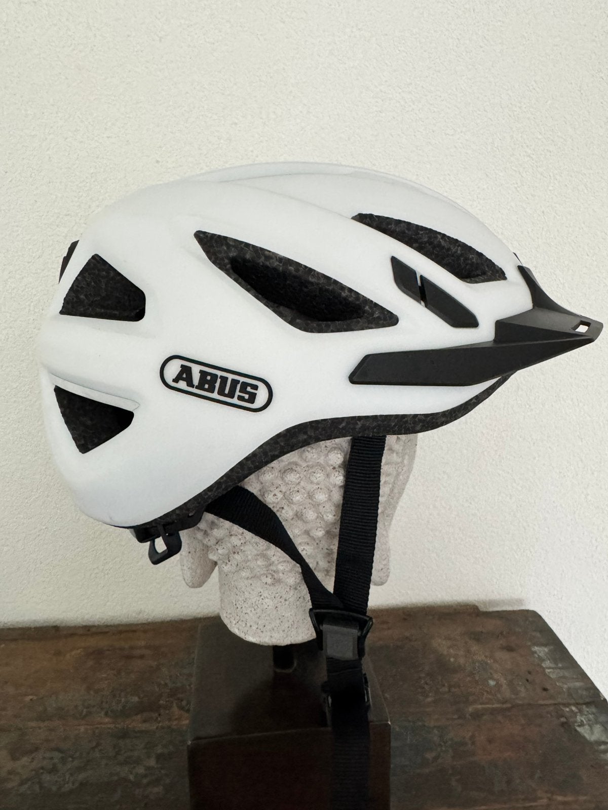 Abus Urban 1-3.0 fietshelm NIEUW maat 52/58, Fietsen en Brommers, Fietsaccessoires | Fietshelmen, Ophalen of Verzenden, Zo goed als nieuw
