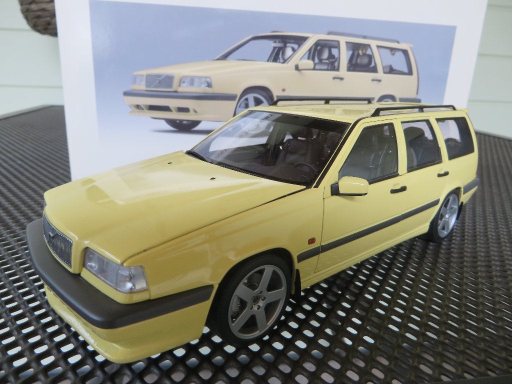 Autoart 1:18 Volvo 850 T-5R ESTATE Geel, Hobby en Vrije tijd, Modelauto's | 1:18, Ophalen of Verzenden, Zo goed als nieuw, Autoart