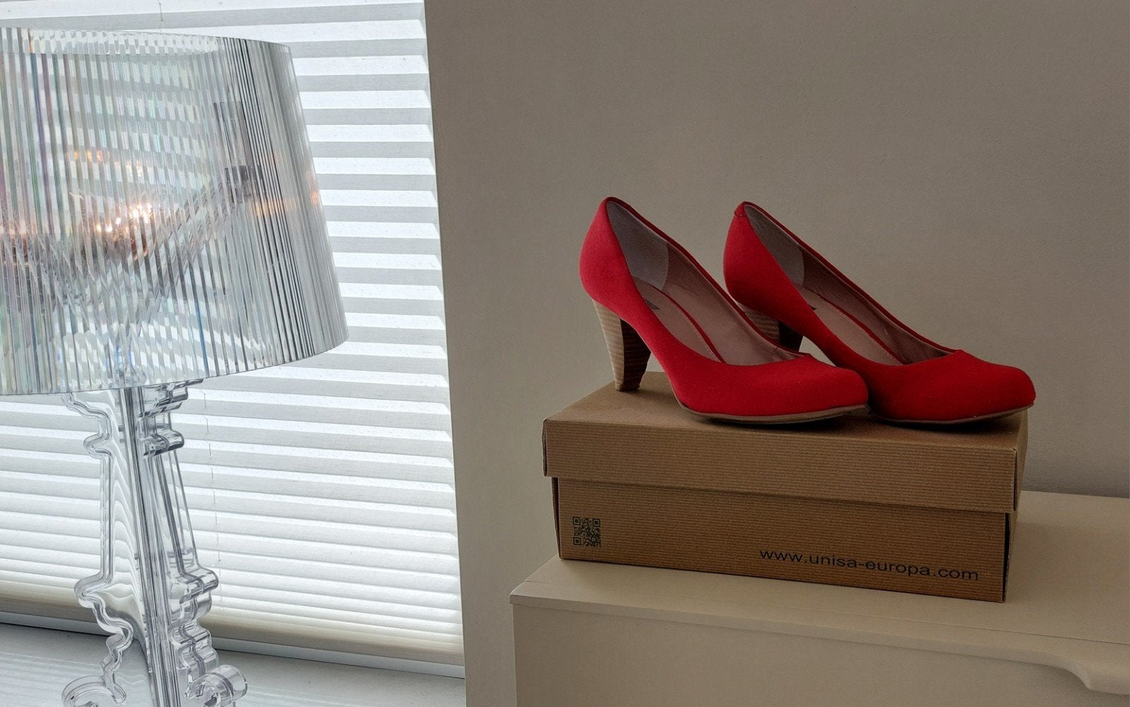 NIEUW EN ONGEDRAGEN PUMPS ROOD MAAT 40, Pumps, Nieuw, Ophalen of Verzenden, Linea Zéta