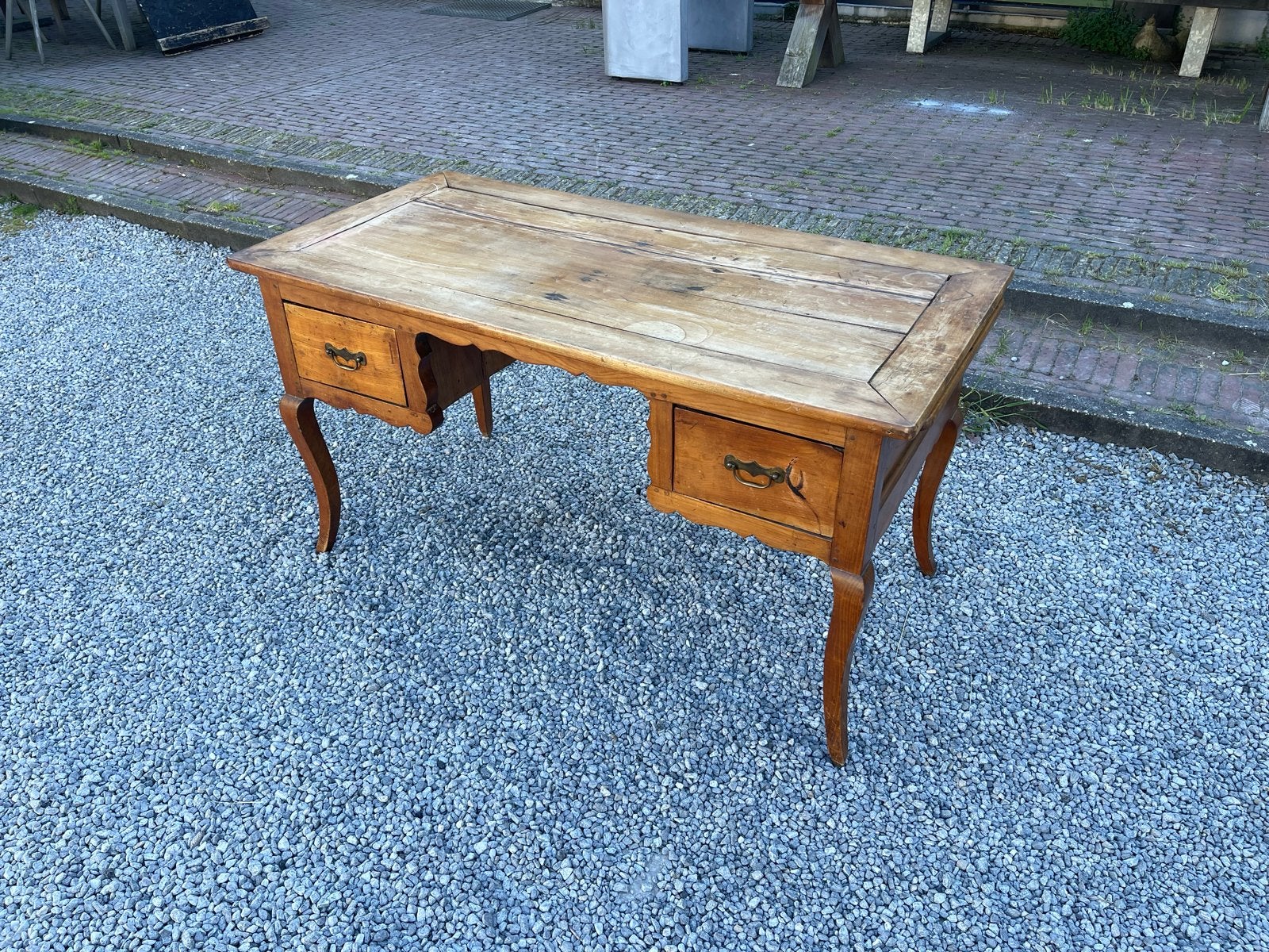 Antiek houten bureau met lades en uitschuifbaar blad, Ophalen