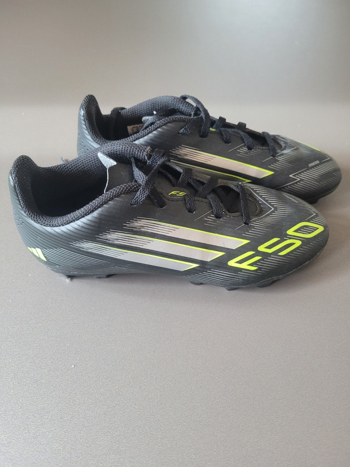 Adidas F50 voetbalschoenen - Maat 35, Ophalen of Verzenden, Nieuw, Schoenen