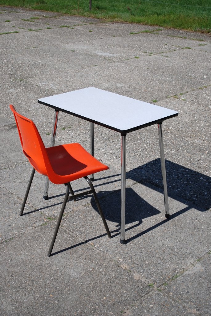 Bureau Formica tafel met oranje Marko stoel, Huis en Inrichting, Ophalen, Overige typen, Gebruikt, Metaal