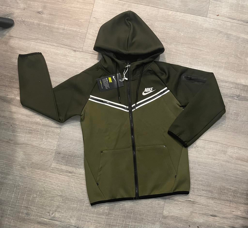 Sweater maat 128 nieuw, Ophalen of Verzenden, Zo goed als nieuw, Overige maten
