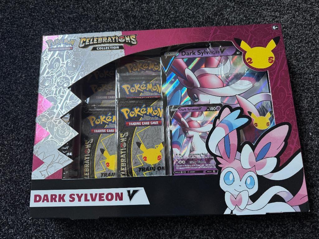 Pokemon Celebrations Dark Sylveon V box, Ophalen of Verzenden, Nieuw, Boosterbox, Foil