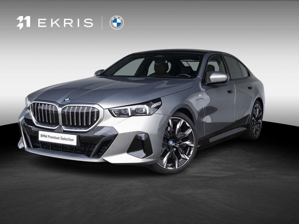 BMW 5 Serie Sedan 530e | M Sportpakket | Glazen Panoramadak, Auto's, BMW, 1998 cc, Stof, 22 kWh, Met garantie (alle)