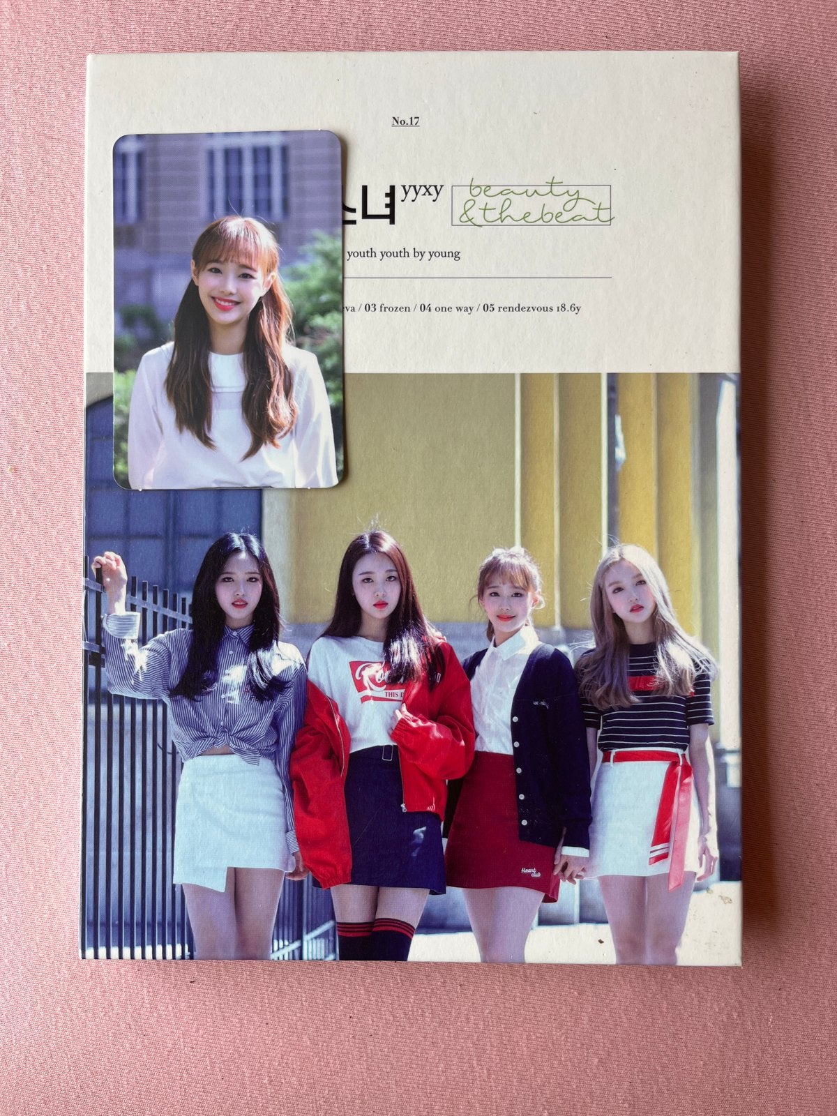 Loona yyxy Beauty & the Beat Chuu photocard K-Pop, Ophalen of Verzenden, Zo goed als nieuw, Pop
