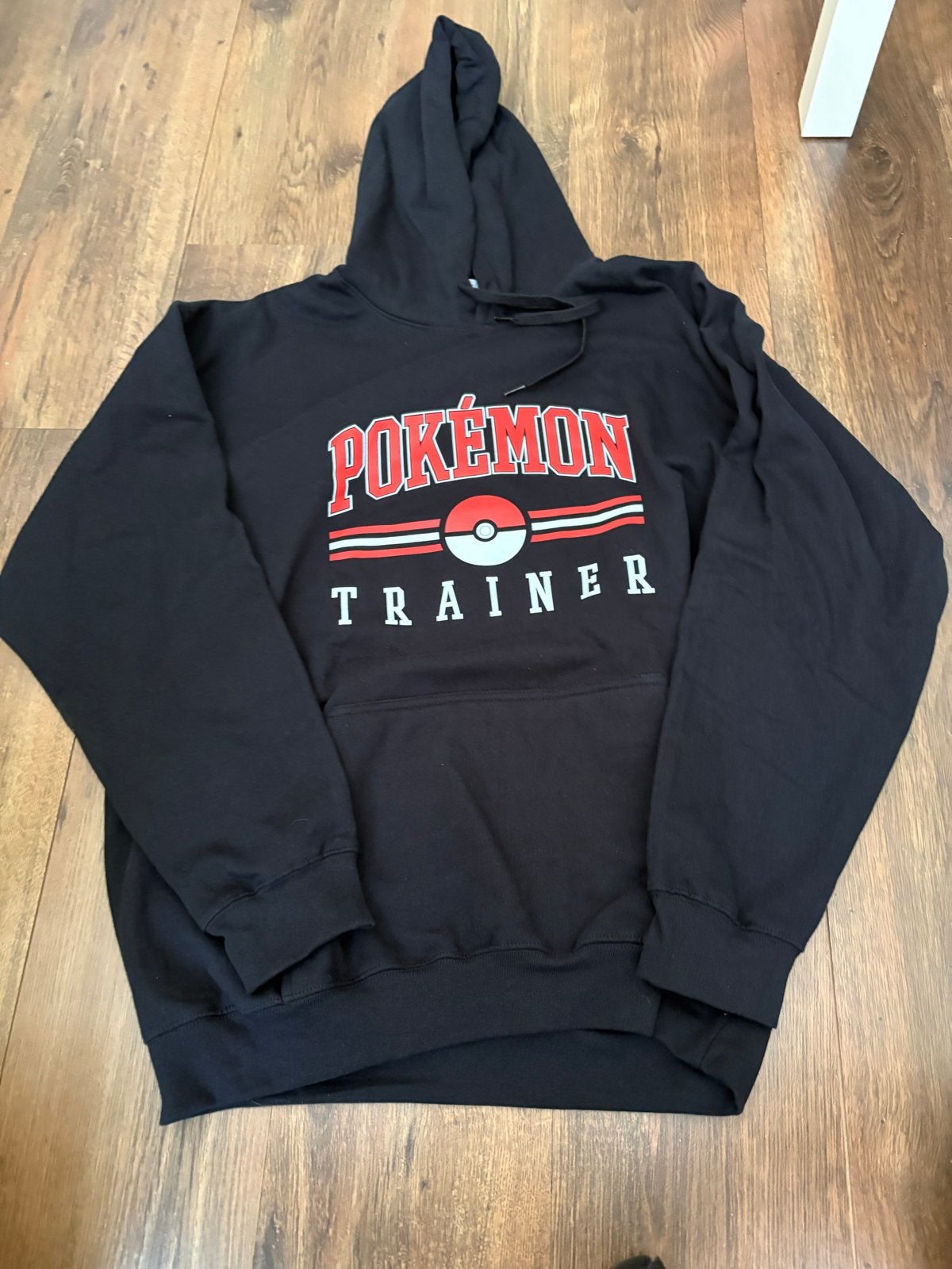 Pokémon Trainer Hoodie Zwart - nieuw, Ophalen of Verzenden, Nieuw, Maat 56/58 (XL), Zwart