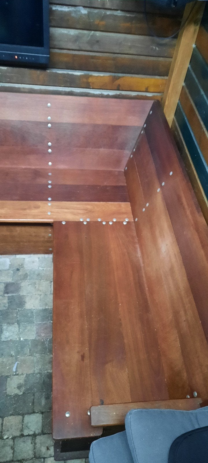 Robuuste houten hoekbank voor binnen., Huis en Inrichting, Ophalen, 250 tot 300 cm, Gebruikt, 125 tot 150 cm