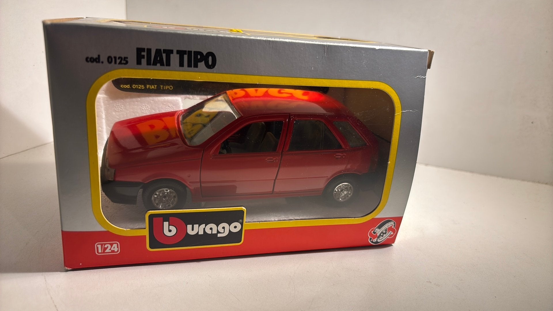 Fiat tipo red Bburago 1.24