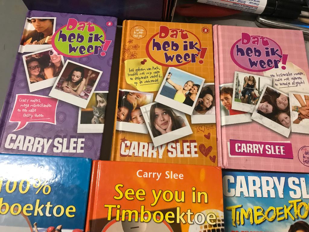T.K. 21 Boeken en 6 DVD' s van Carry Slee zie actuele lijst, Ophalen of Verzenden, Gelezen, Carry Slee, Fictie