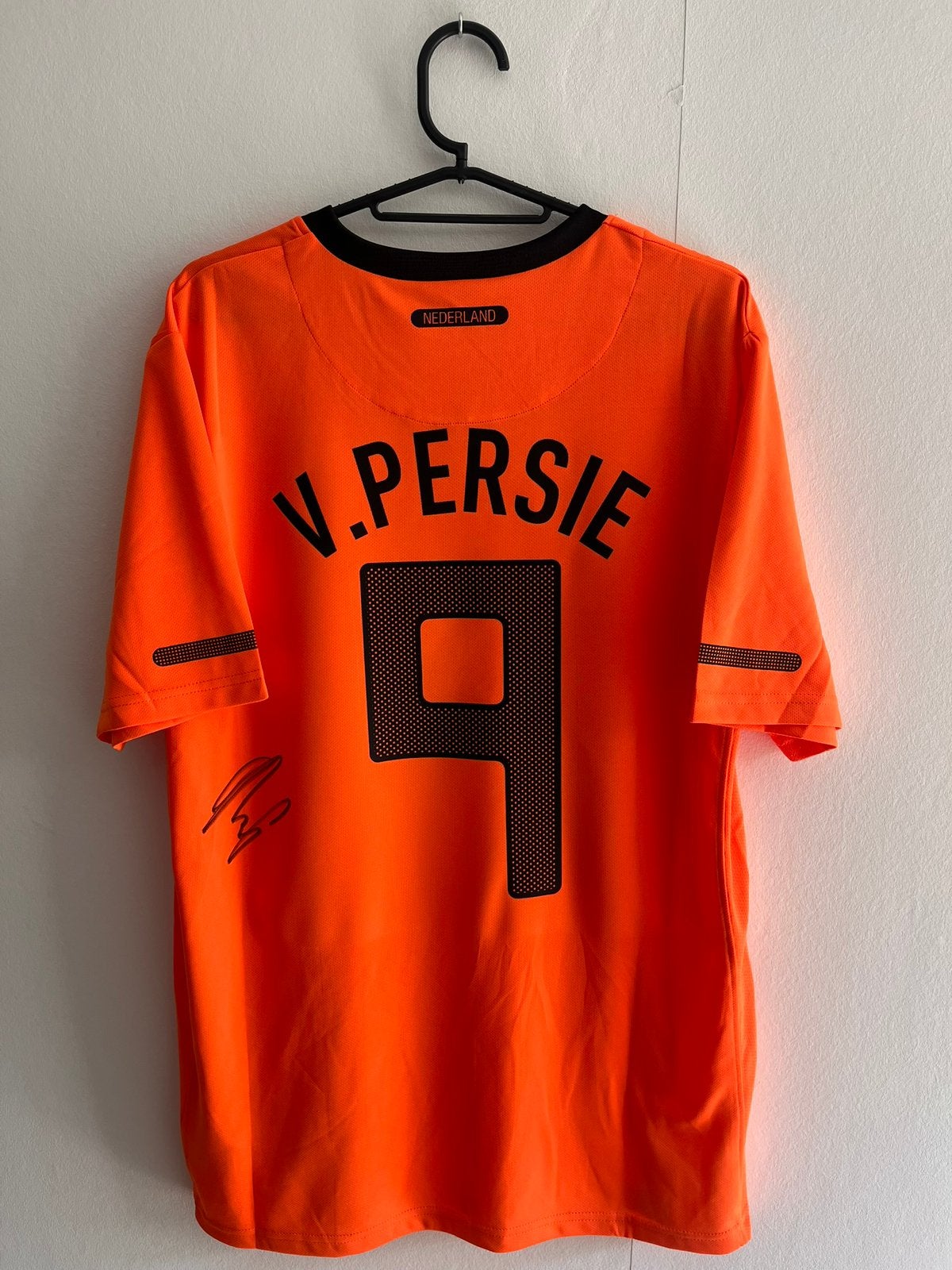Gesigneerd Robin van Persie Nederland 2010 shirt, Sport en Fitness, Voetbal, Maat L, Ophalen of Verzenden, Zo goed als nieuw, Shirt