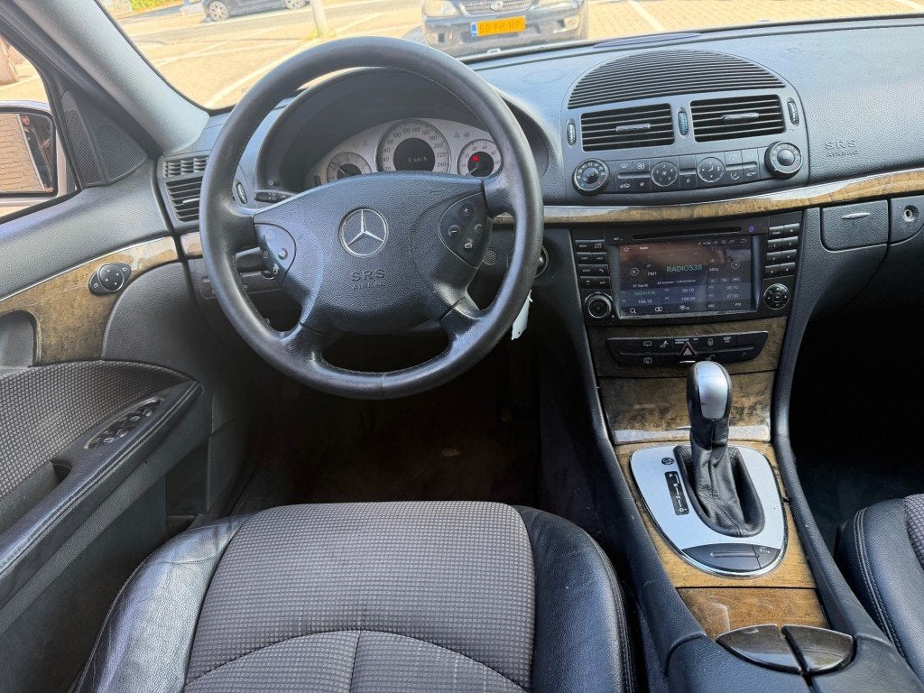 Mercedes-benz E-KLASSE 240 Avantgarde AUT XENON PDC TREKHAAK, Automaat, Gebruikt, 2100 kg, 5 stoelen