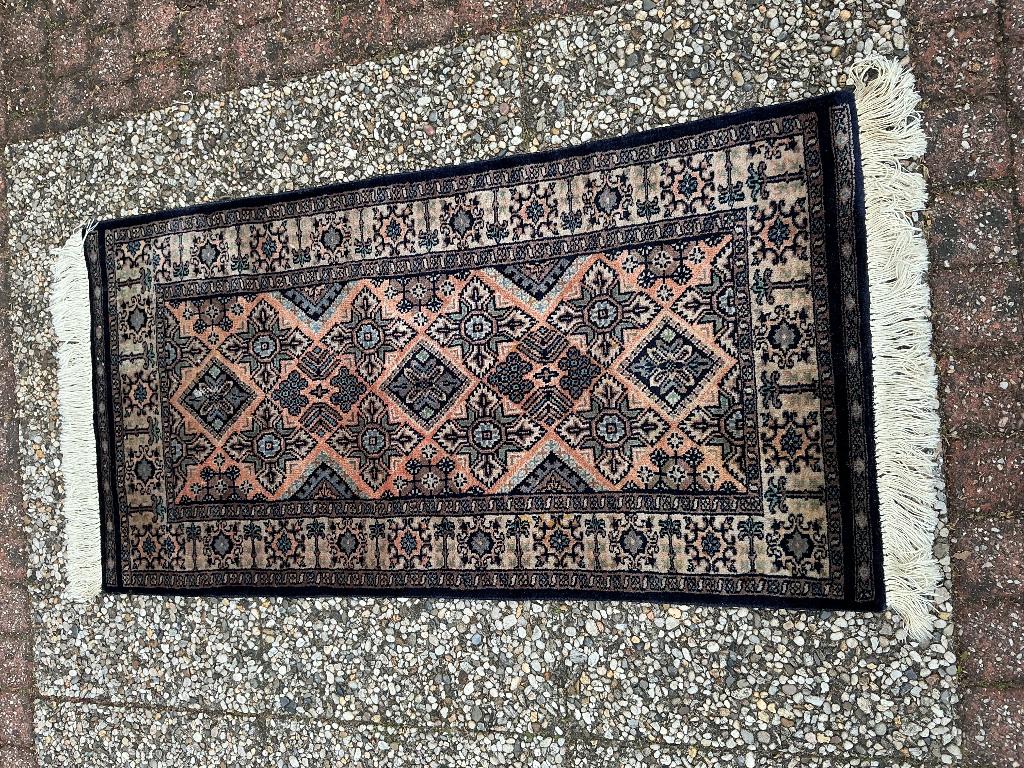 Perzisch Tapijt 64 x 137cm, Huis en Inrichting, Stoffering | Tapijten en Kleden, Ophalen, Gebruikt, 100 tot 150 cm, 50 tot 100 cm