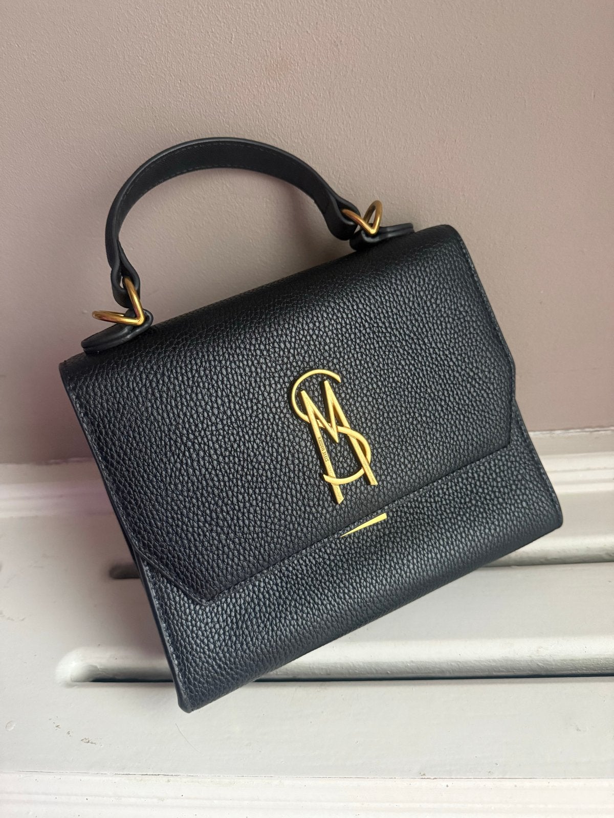 Steve Madden Zwarte Handtas met Gouden Details, Ophalen of Verzenden, Zo goed als nieuw, Zwart, Handtas