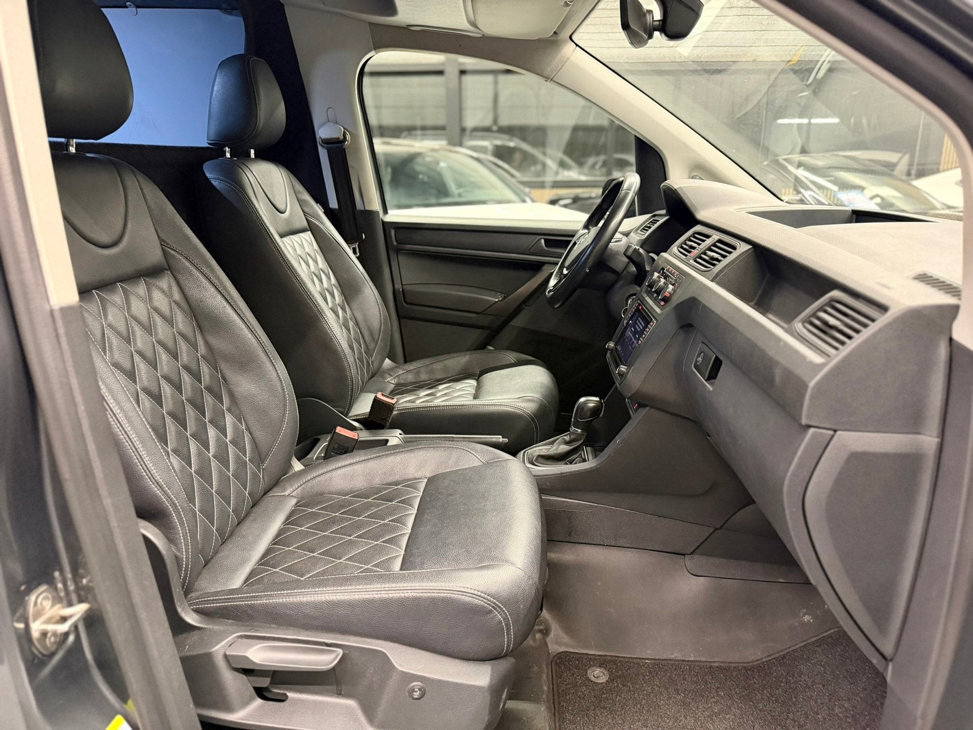 Foto 15 van Volkswagen Caddy 2.0 TDI L1H1 BMT Exclusive Edition DSG l Le
