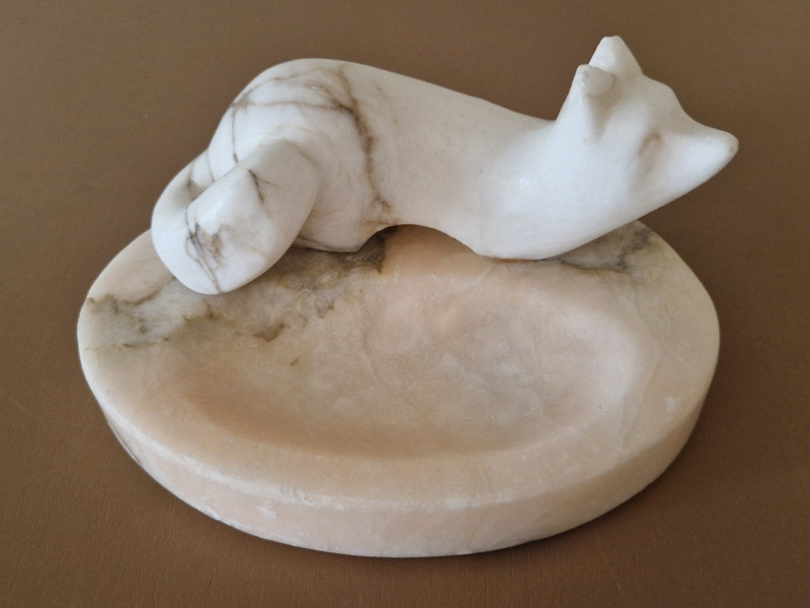 Marmeren beeldje van een slapende kat op schaal, Minder dan 20 cm, Ophalen of Verzenden, Beeld, Klassiek