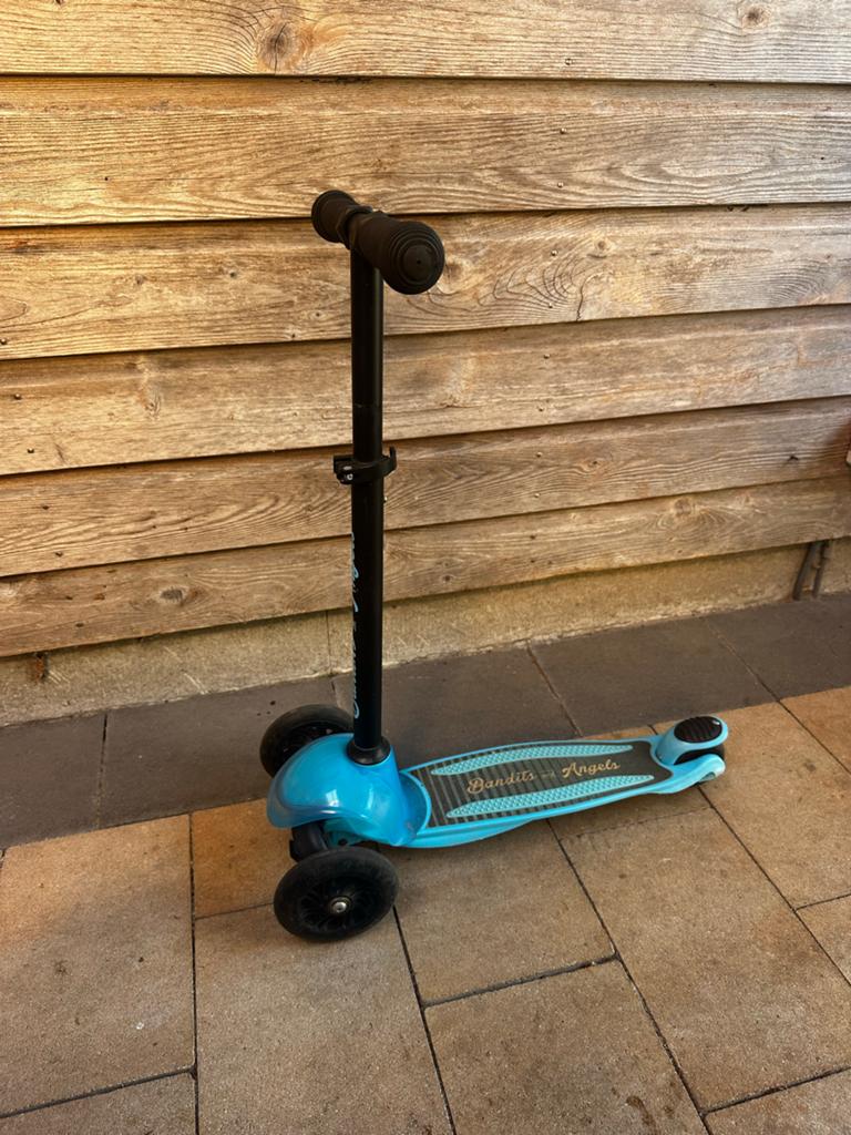 Blauwe kinderstep met 3 wielen - Bandits & Angels, Fietsen en Brommers, Steps, Ophalen, Gebruikt, Gewone step