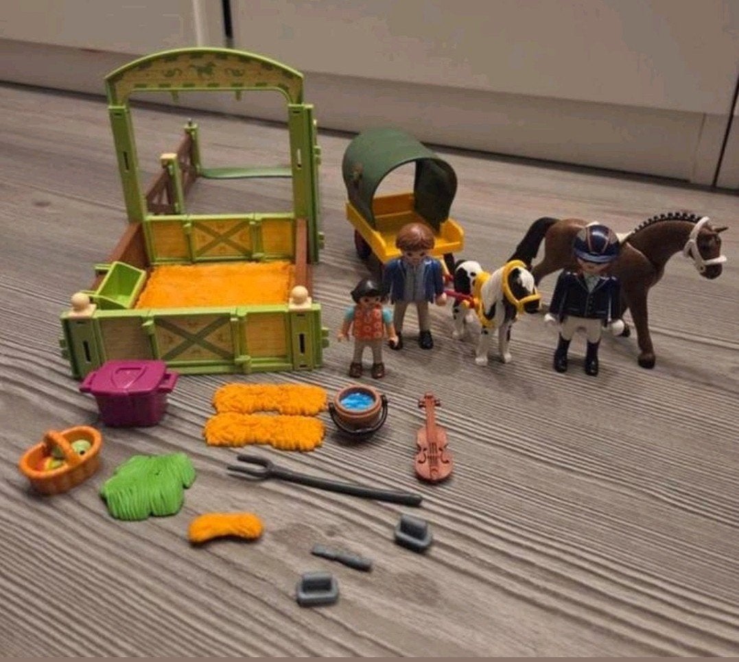 Playmobil set: Stal, huifkar, paarden en figuren, Ophalen