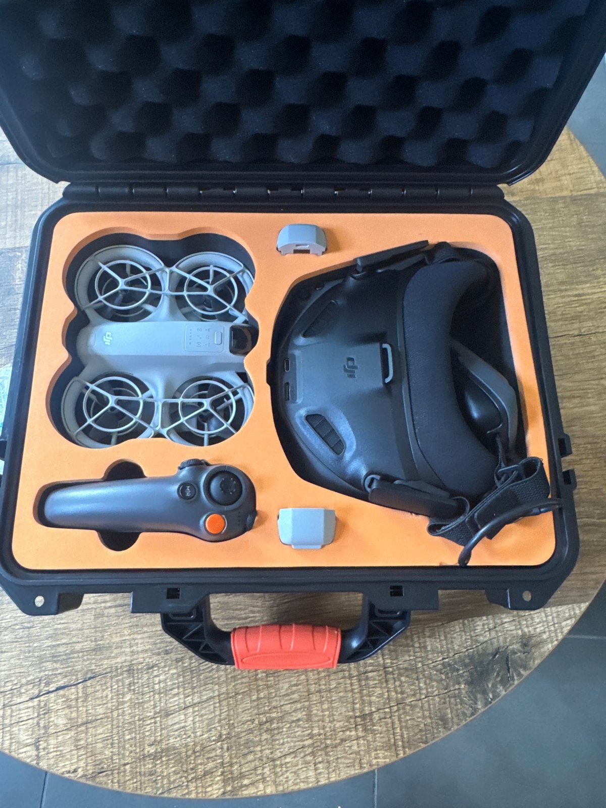 DJI Neo FPV Drone Combo met Goggles en 3 accu's, Ophalen, Cameradrone, Extra accu('s), Zo goed als nieuw