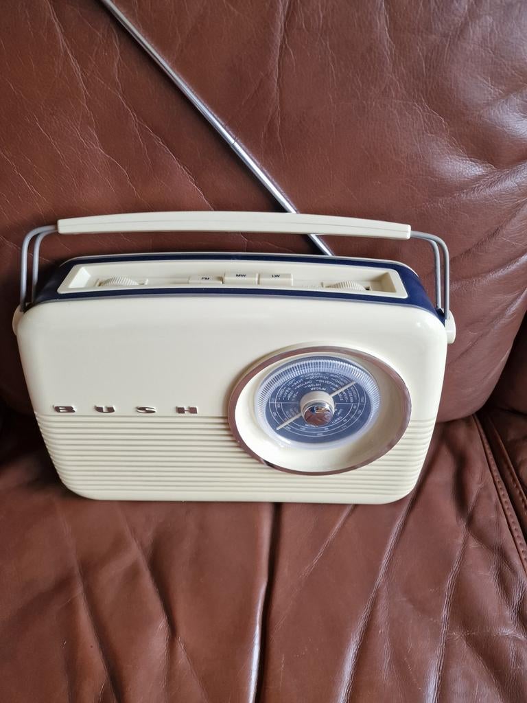 BUSH Transistor Radio - Retro Vintage Stijl, Ophalen of Verzenden, Gebruikt, Transistorradio