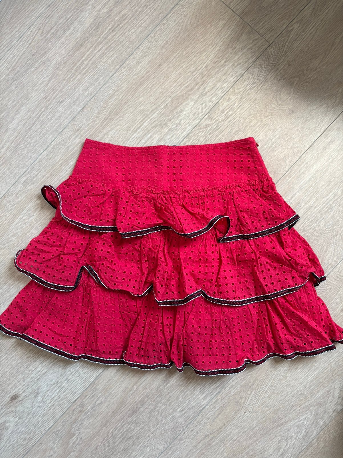 NIKKIE rokje ruffles rood, Ophalen of Verzenden, Zo goed als nieuw, Maat 36 (S), Boven de knie