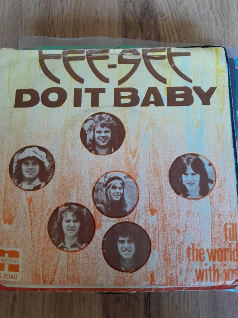 Tee- set 7 inch do it baby, Ophalen of Verzenden, Zo goed als nieuw, Pop