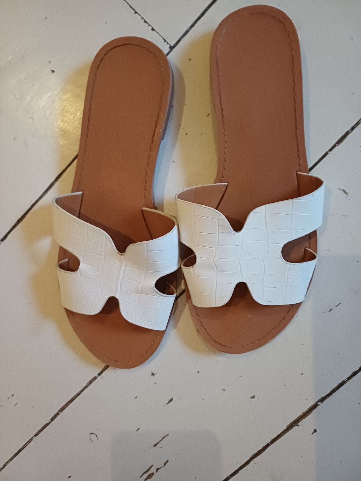 Comfortabele slippers met krokodillenprint, Ophalen of Verzenden