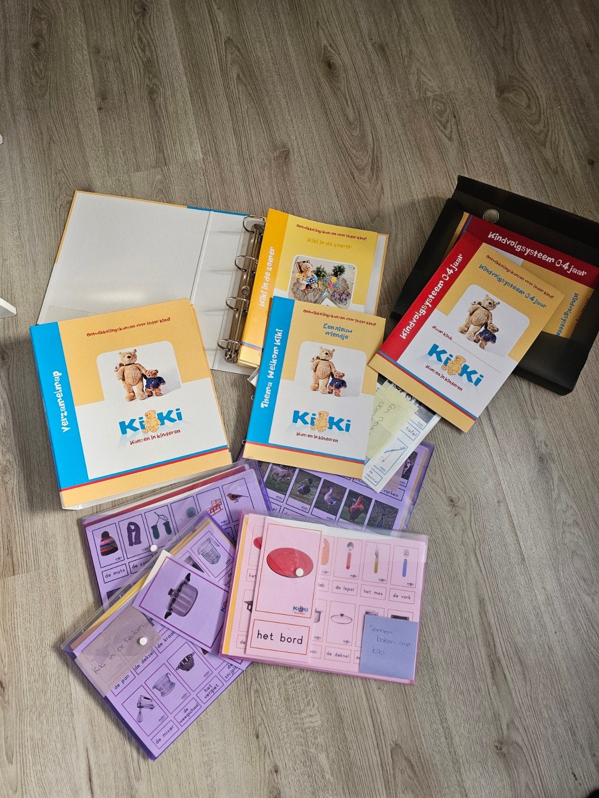 VVE Kiki de Beer Themapakket (40 thema's) + Kindvolgsysteem, Kinderen en Baby's, Ophalen, Zo goed als nieuw
