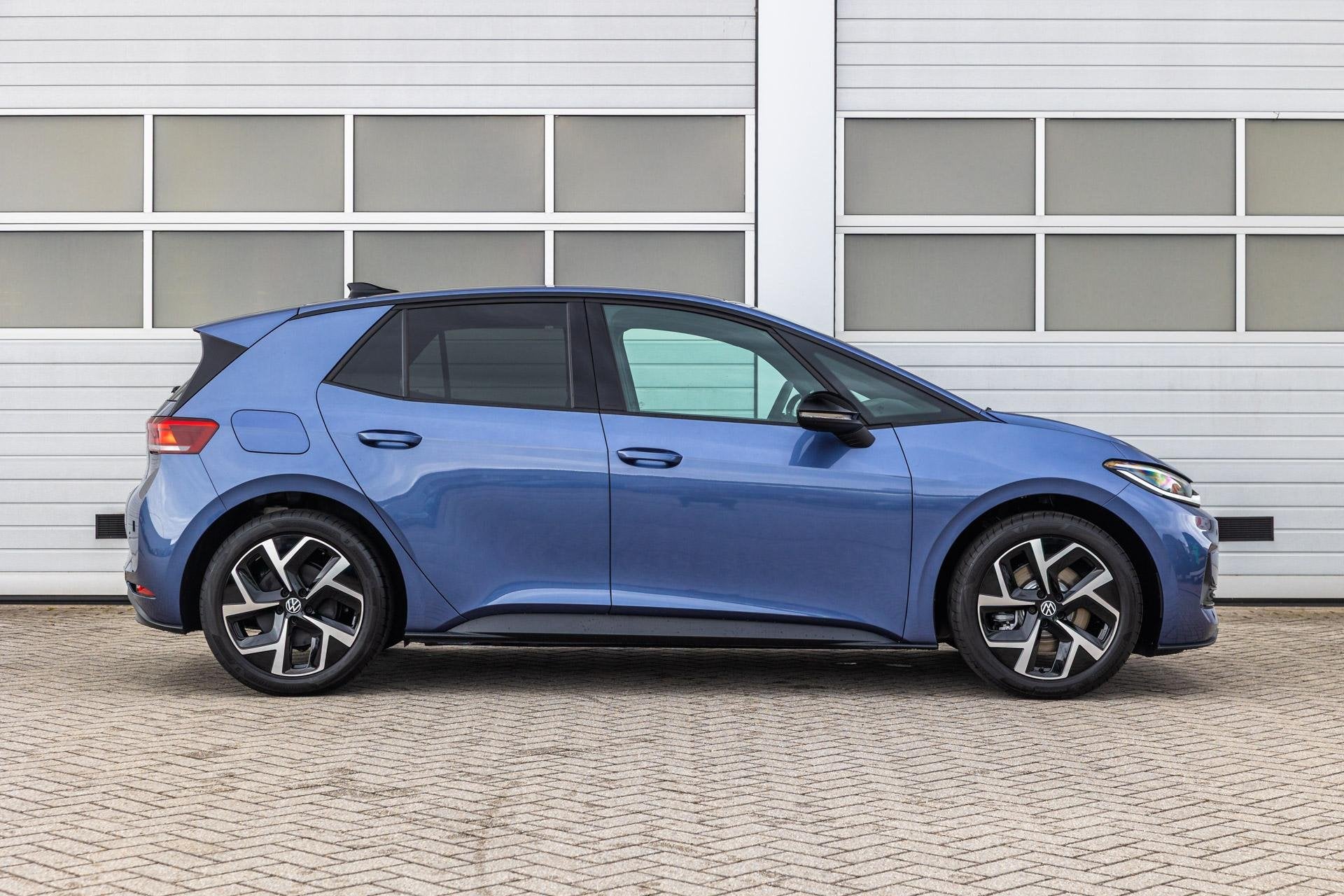 Volkswagen ID.3 Neo 170pk Life 50 kWh | Steunhaak | Navigati, Auto's, Volkswagen, 12 maanden, Zwart, Blauw, ID.3