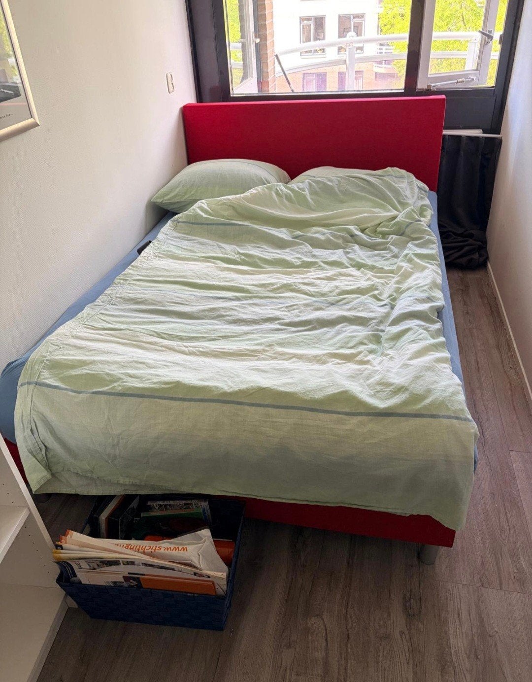 gratis bed met rood hoofdbord, Huis en Inrichting, Ophalen, Gebruikt, 90 cm, Eenpersoons