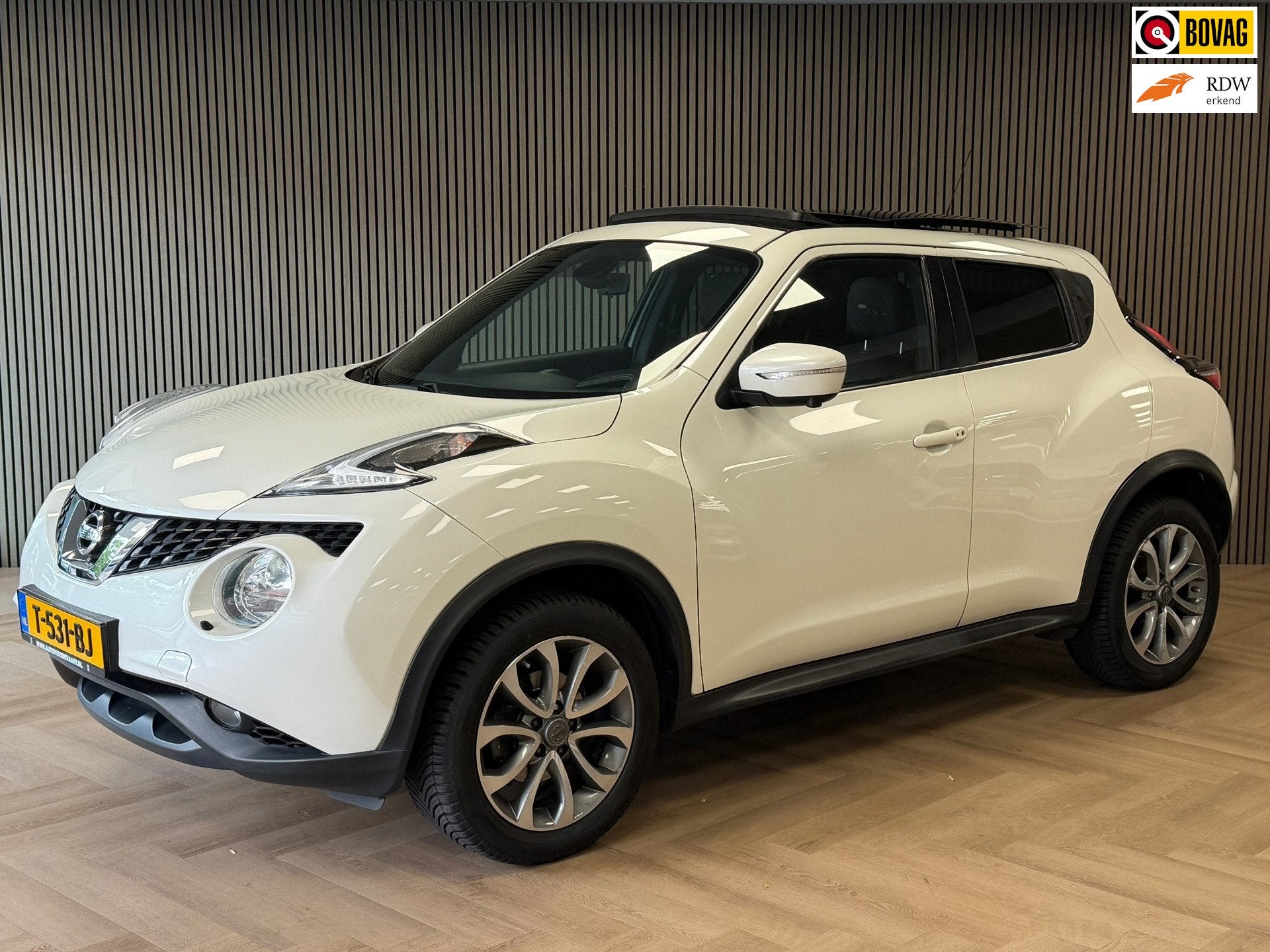 Nissan Juke 1.2 DIG-T S/S Tekna PANORAMADAK CAMERA NAVIGATIE, Auto's, Nissan, Met garantie (alle), 116 pk, Wit, Leder